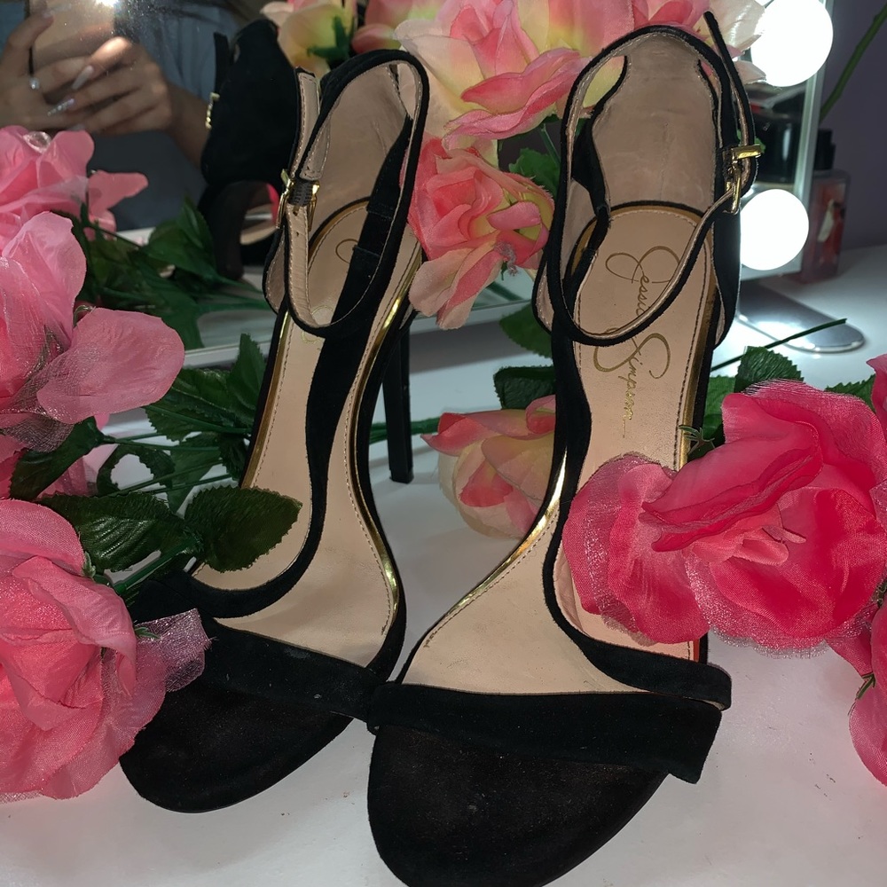 𝓙𝓮𝓼𝓼𝓲𝓬𝓪 𝓢𝓲𝓶𝓹𝓼𝓸𝓷 𝓱𝓮𝓮𝓵𝓼